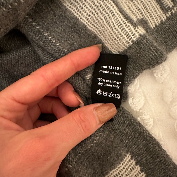 100% cashmere poncho, sweater. - Picture 5 of 5